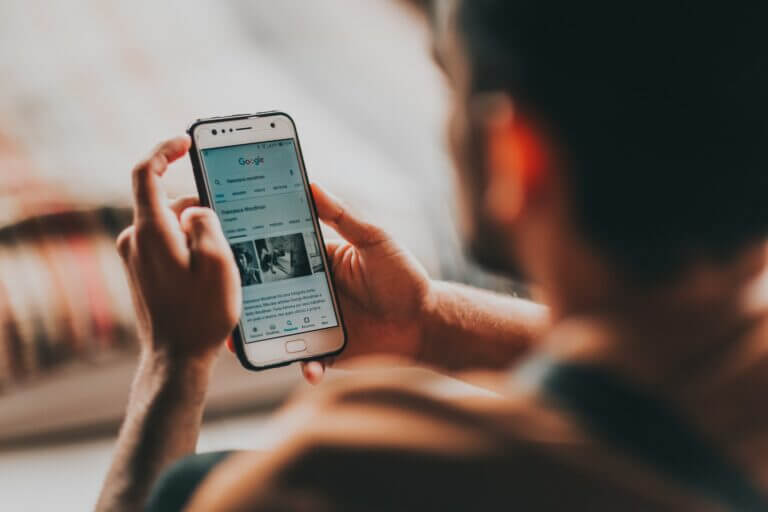Improving Reading Comprehension Through Online French Texts